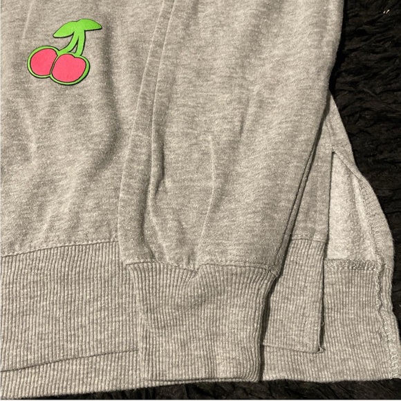 Cold Crush Gray Graphic Sweatshirt Relaxed Fit - Picture 3 of 3